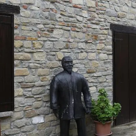 Il Borgo In Un Castello Montabone