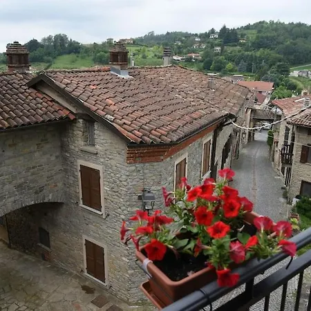 Il Borgo In Un Castello Montabone