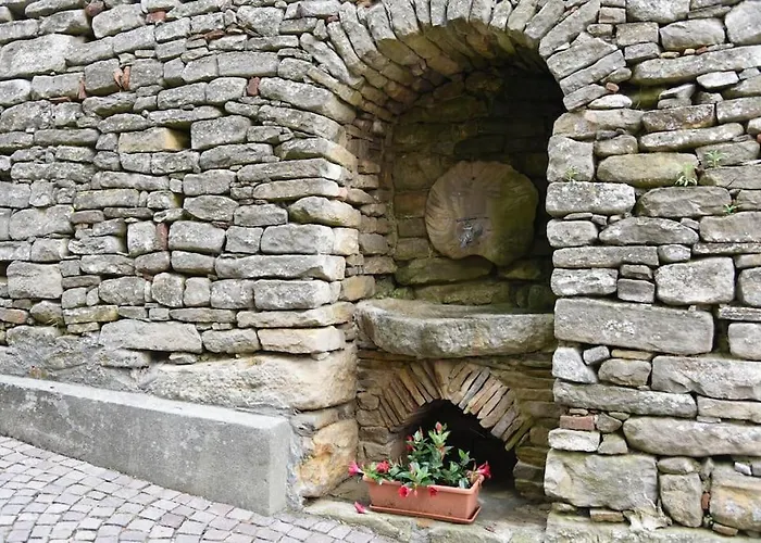 Il Borgo In Un Castello * Montabone